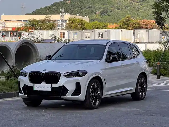 BMW iX3 2024