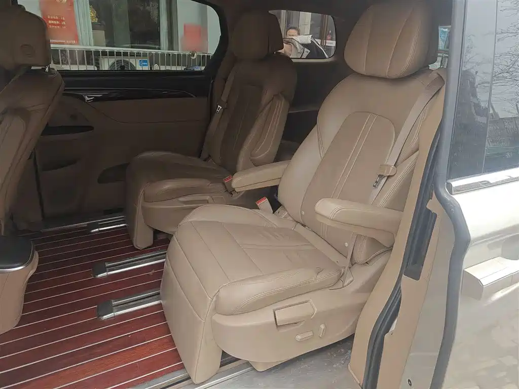 Buick GL8 2017 ES 28T Luxury China V фото 15