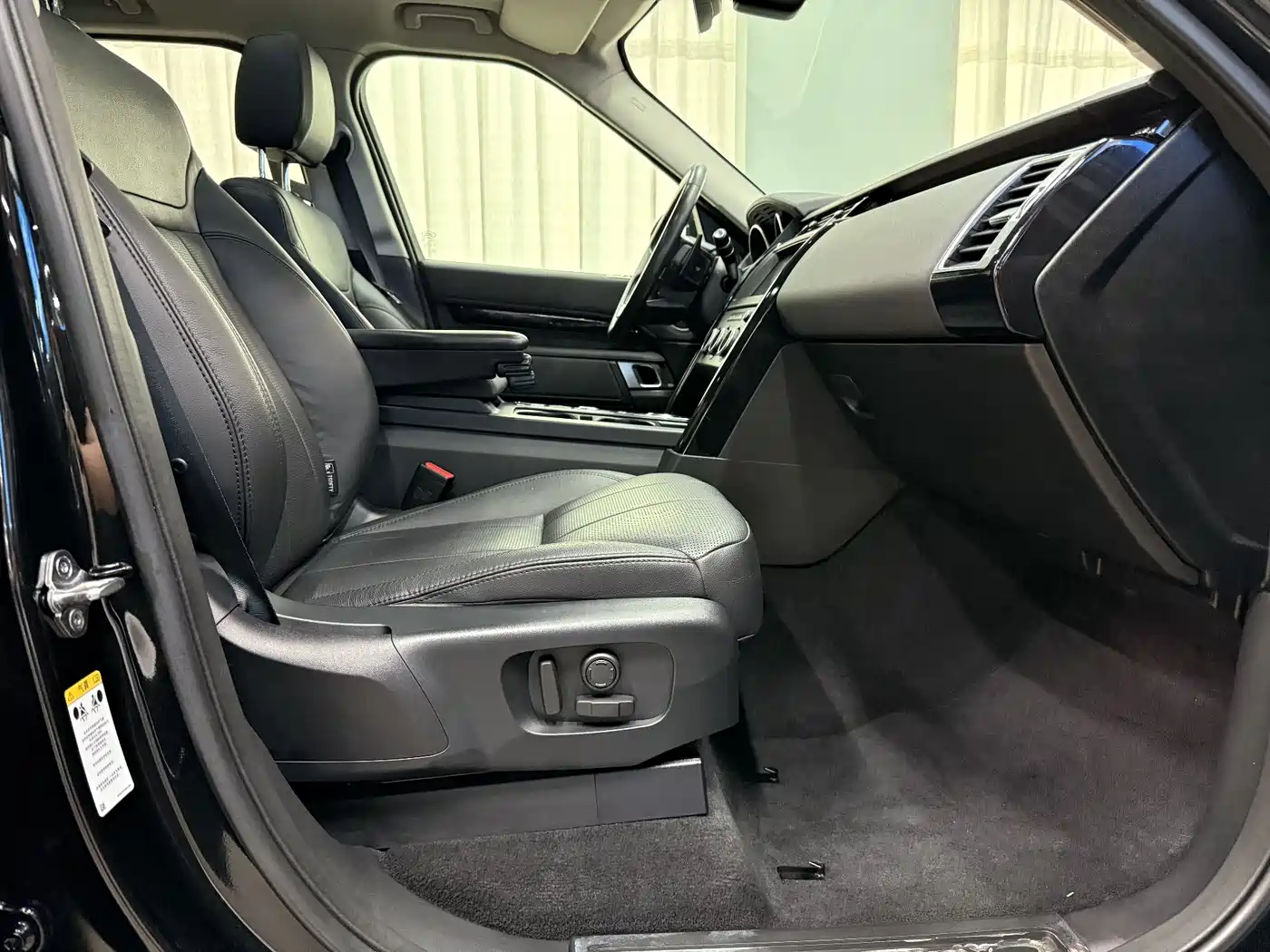 Land Rover Discovery 2019 3.0 SC V6 SE фото 9