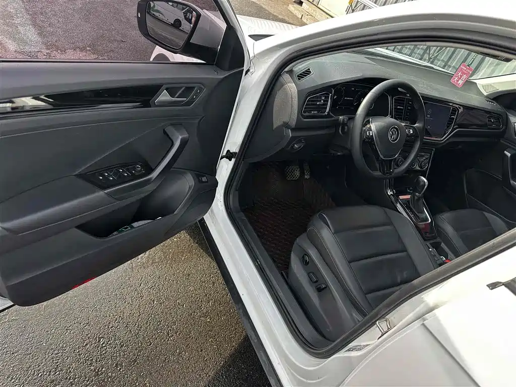 VOLKSWAGEN T ROC EXPLORING SONGS