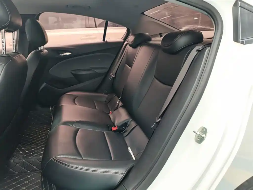 Chevrolet Cruze 2018 320 Automatic Pioneer Sunroof Edition фото 17