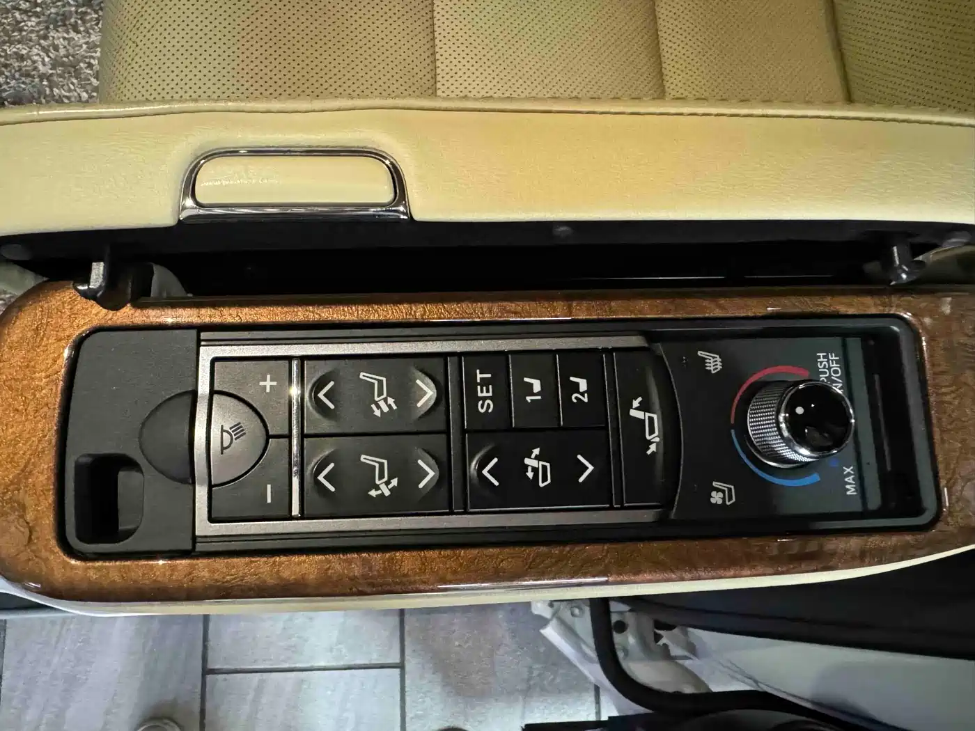 Toyota Alphard 2015 3.5L Premium Edition фото 9