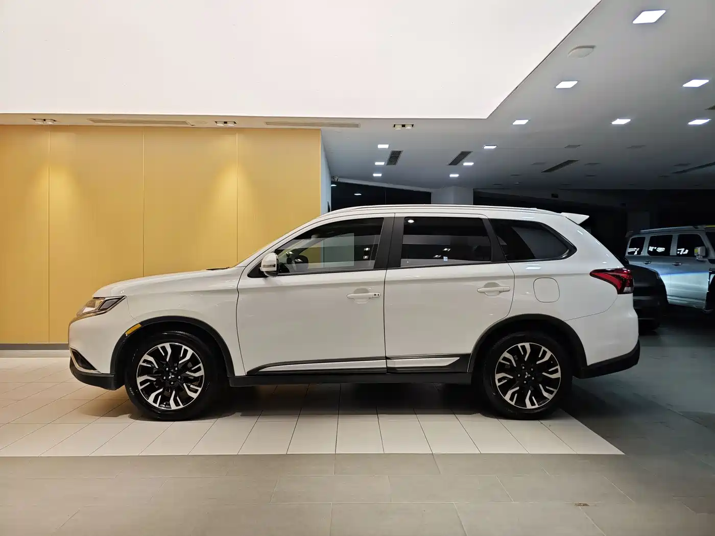 Mitsubishi Outlander 2019 2.0L 2WD Enjoy 5-Seater China VI фото 7