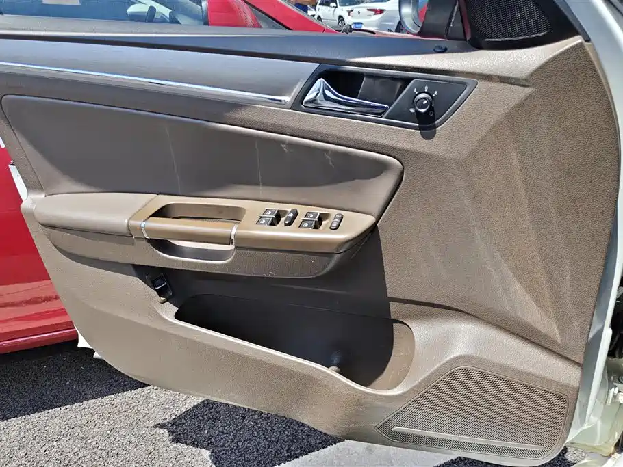 Volkswagen Bora 2015 Quality Edition 1.6L Manual Fashion фото 7