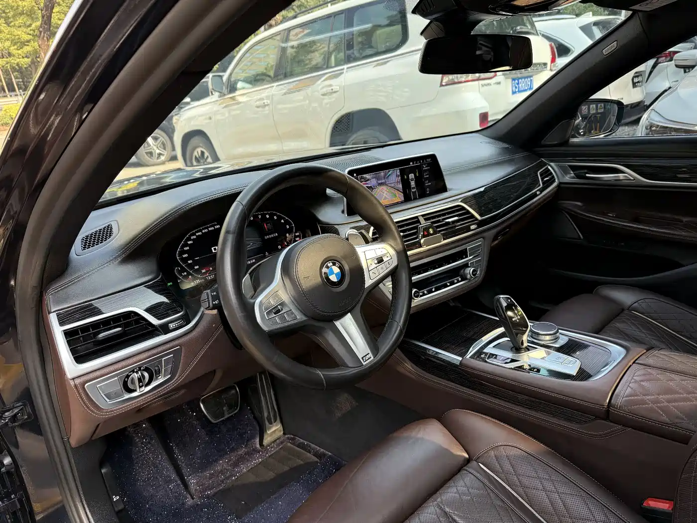 BMW 7 Series 2021 Model 740Li Leading M Sport Package фото 15