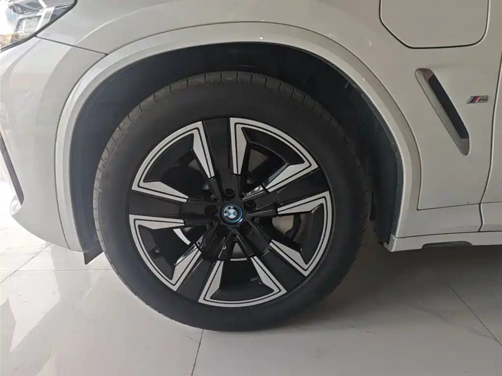 BMW iX3 2022 Facelift Leading Model фото 23