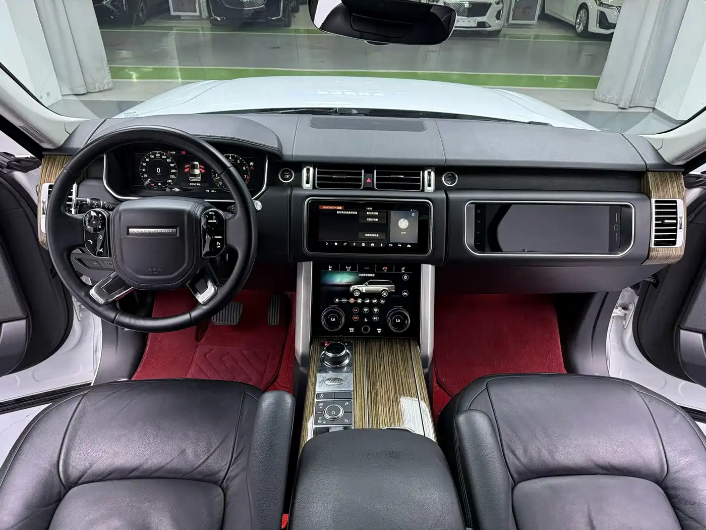 Land Rover Range Rover 2018 3.0 SC V6 Golden Age Edition фото 2
