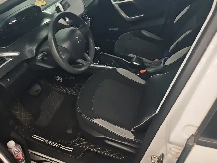 Peugeot 2008 2014 1.6L Automatic Trend Edition фото 9
