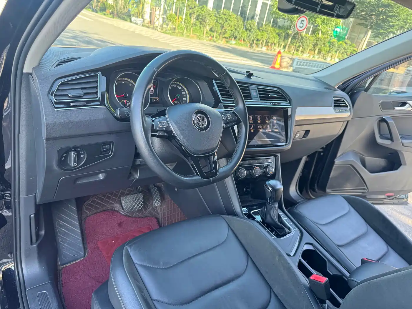 Volkswagen Tiguan L 2019 Facelift 330TSI Auto 2WD Smart Luxury China VI фото 9