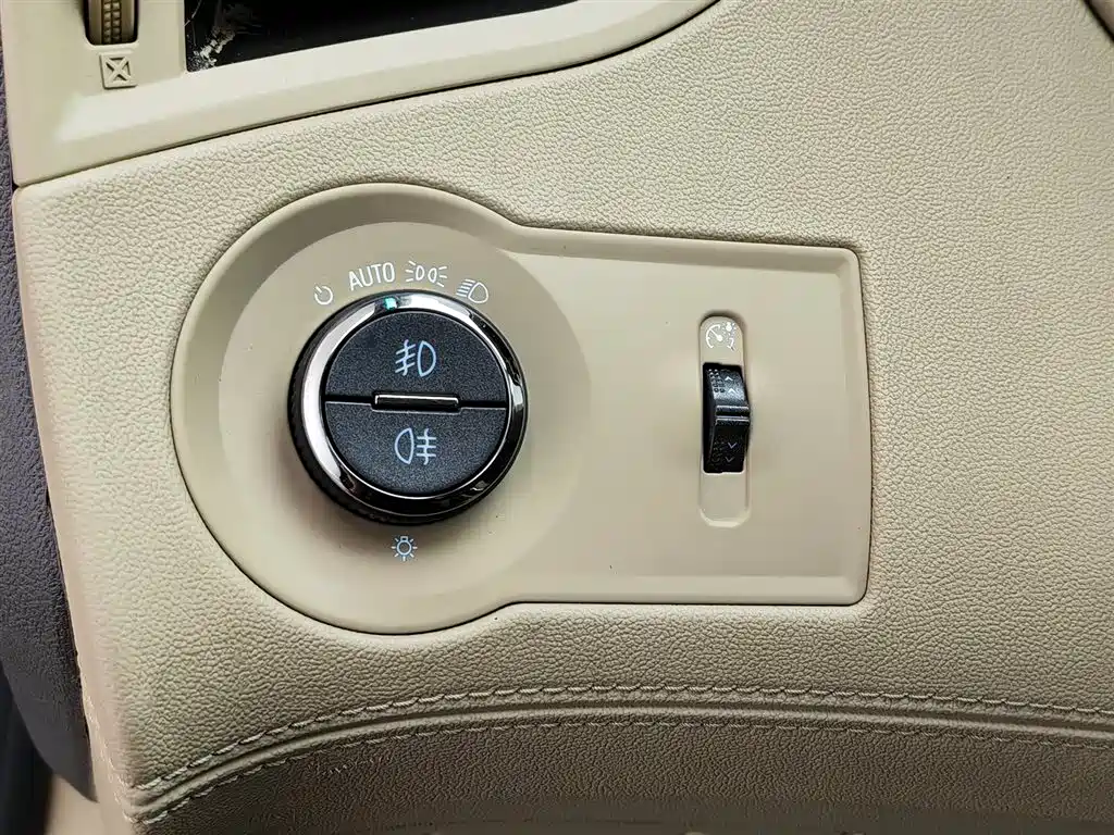 Buick LaCrosse 2012 2.4L SIDI Elegance Edition фото 21