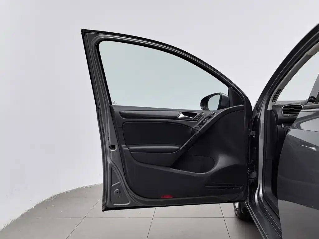 Volkswagen Golf 2011 2011 Model 1.6 Automatic Comfort