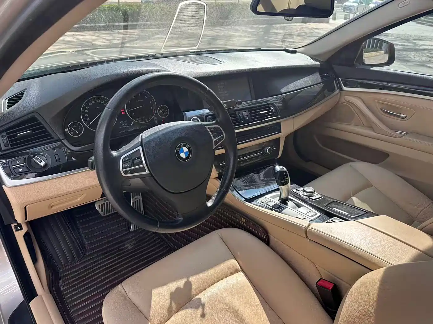 BMW 5 Series 2013 525Li Leadership фото 10