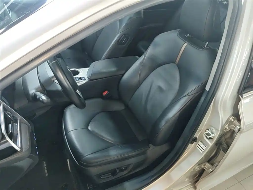Toyota Camry 2019 Hybrid 2.5HG Luxury Edition China VI фото 15