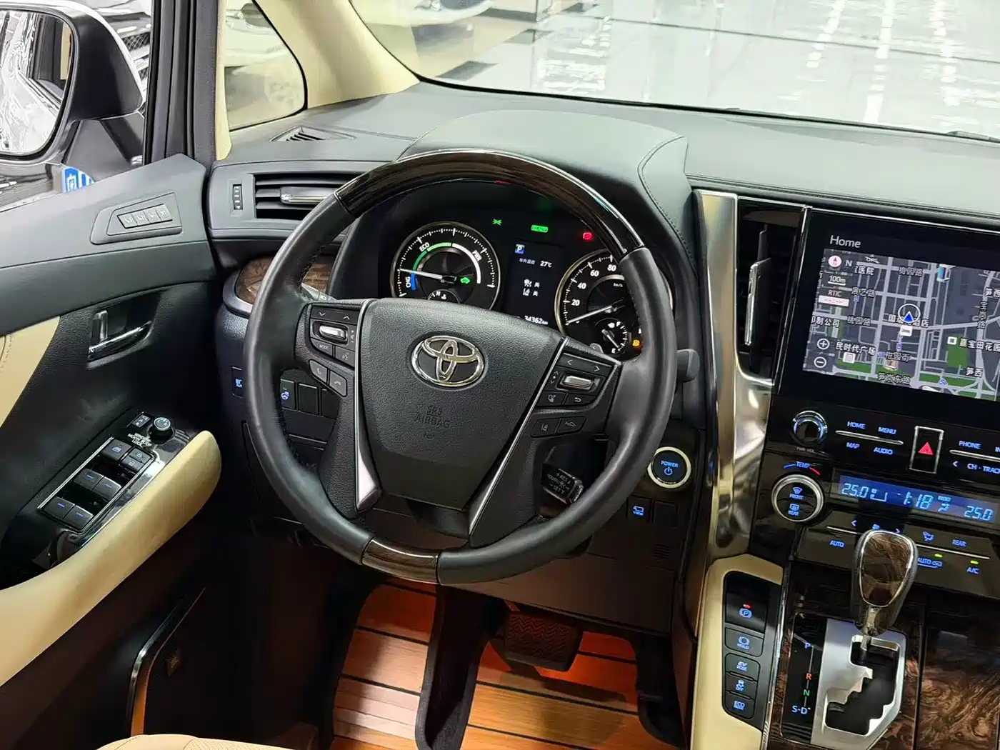 Toyota Alphard 2020 Hybrid 2.5L Luxury Edition фото 17
