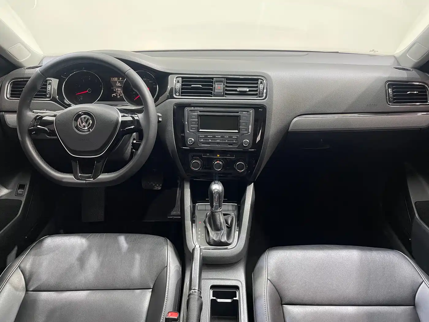 Volkswagen Sagitar 2015 1.6L Automatic Comfort фото 14