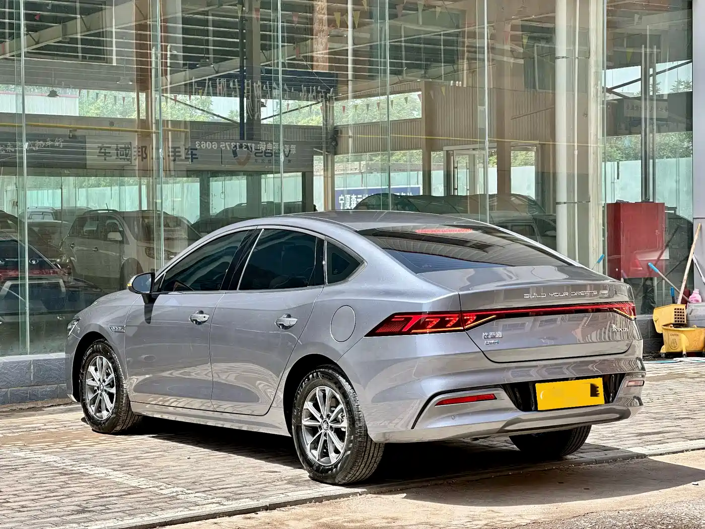 BYD Qin PLUS 2024 Glory Edition DM-i 55KM Leading фото 7