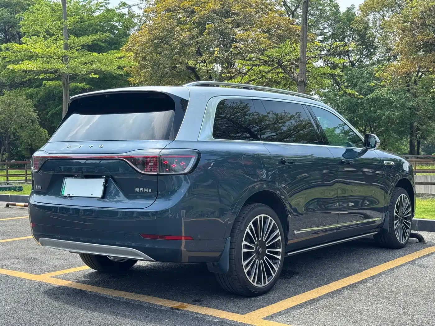 AITO Wenjie AITO M9 2024 Extended Range Ultra 42kWh 6-Seater фото 4