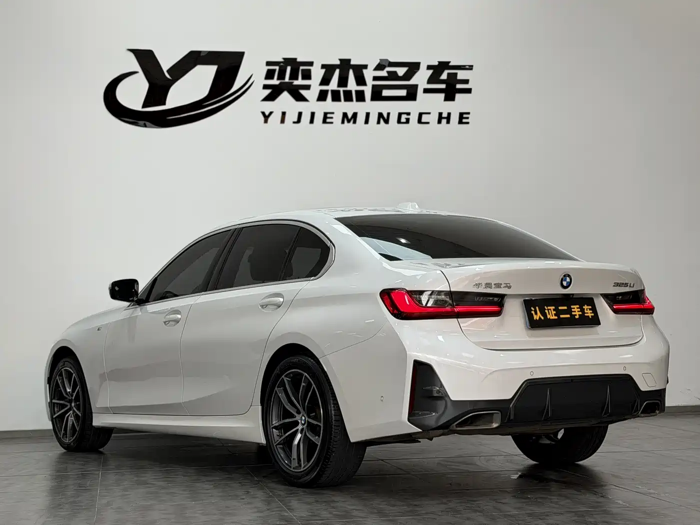 BMW 3 Series 2023 325Li M Sport Package фото 9