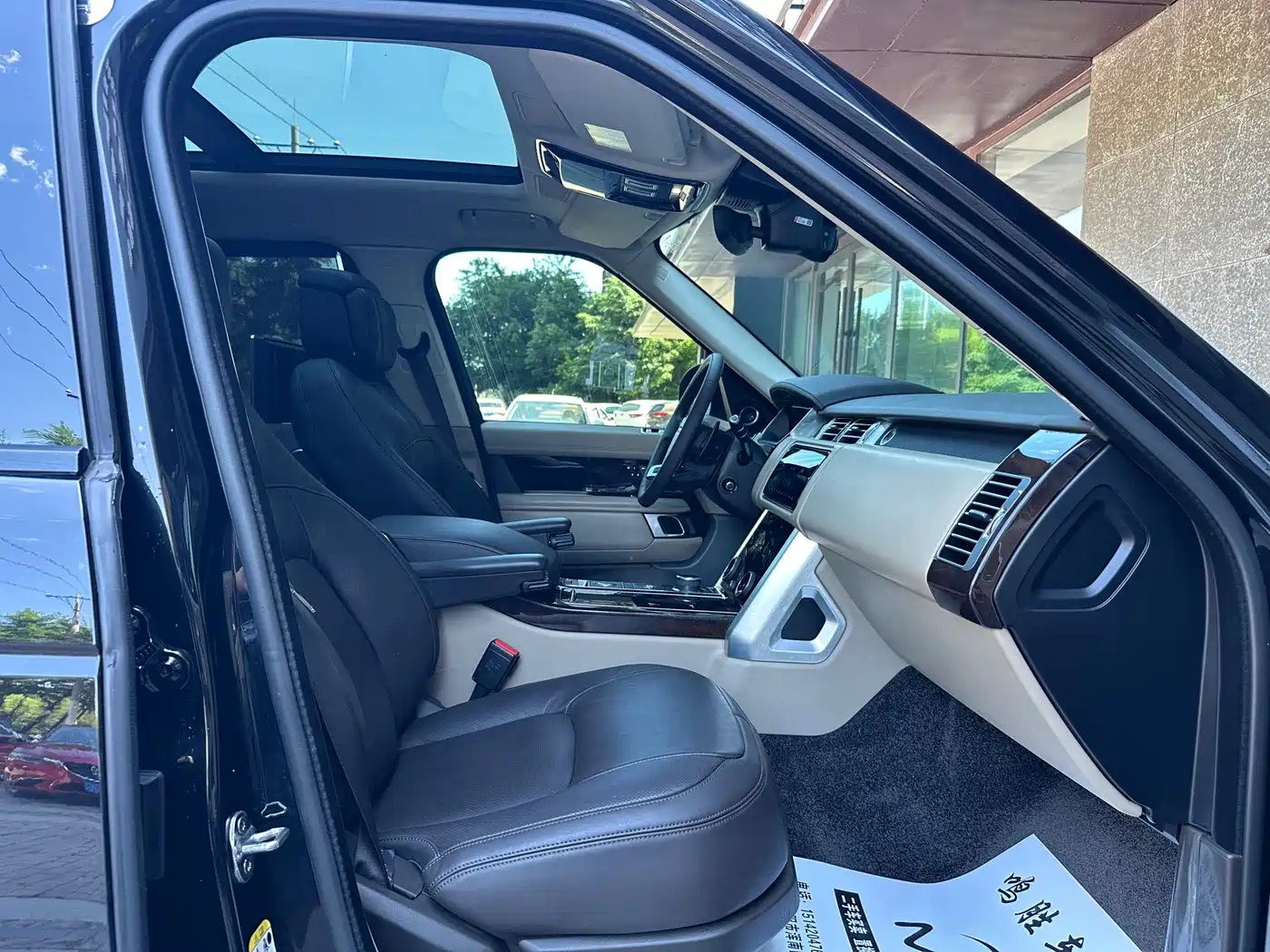 Land Rover Range Rover 2022 3.0 L6 400PS Heritage Extended Classic Edition фото 14