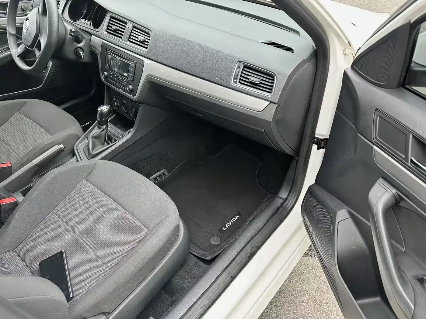 Volkswagen Lavida 2017 1.6L Automatic Trend Edition фото 14