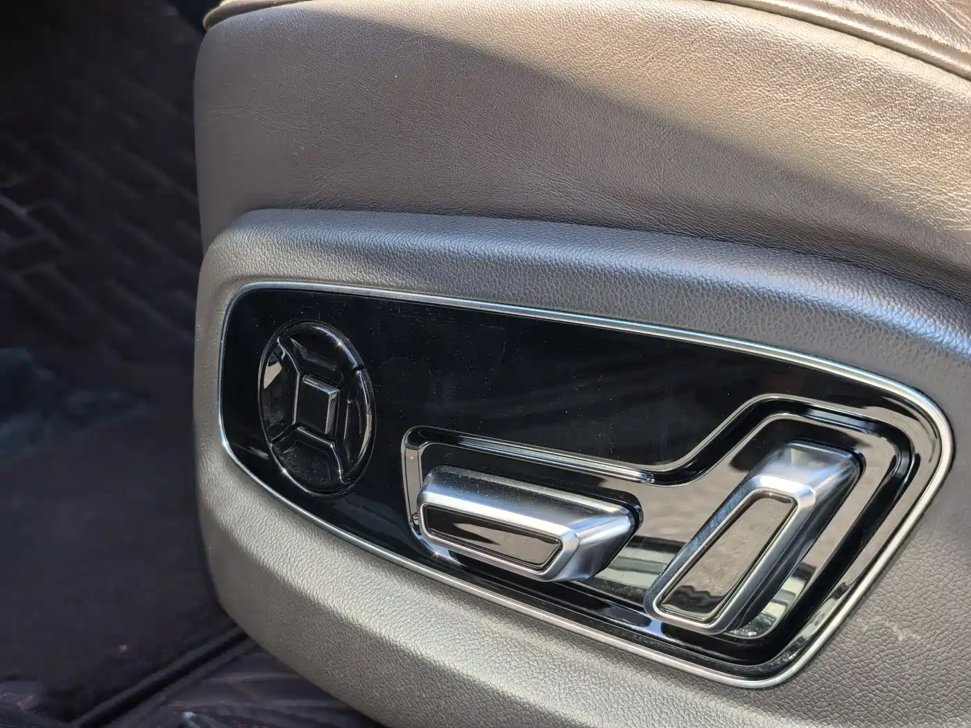 Audi A8 2022 A8L 50 TFSI quattro Comfort Collector's Edition фото 19
