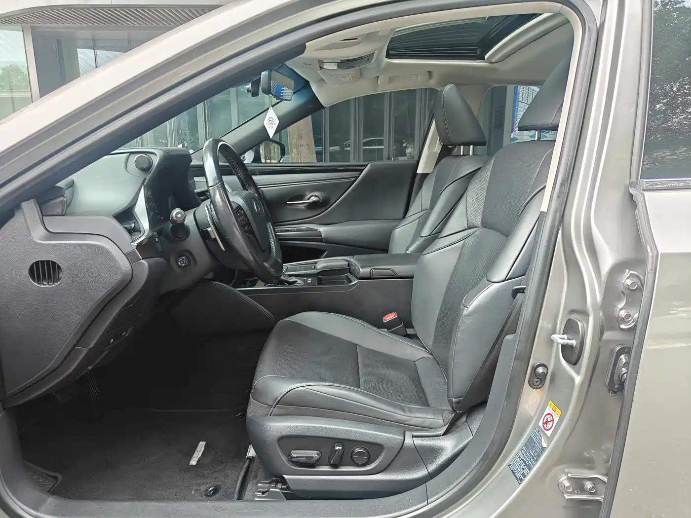 Lexus ES 2018 300h Excellence Edition China V фото 5