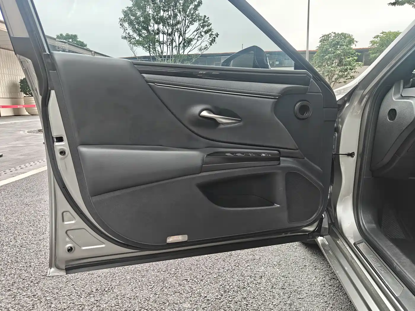Lexus ES 2018 300h Excellence Edition China V фото 14