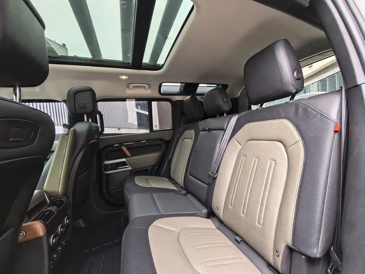 Land Rover Defender 2022 110 P400 X-DYNAMIC HSE фото 20