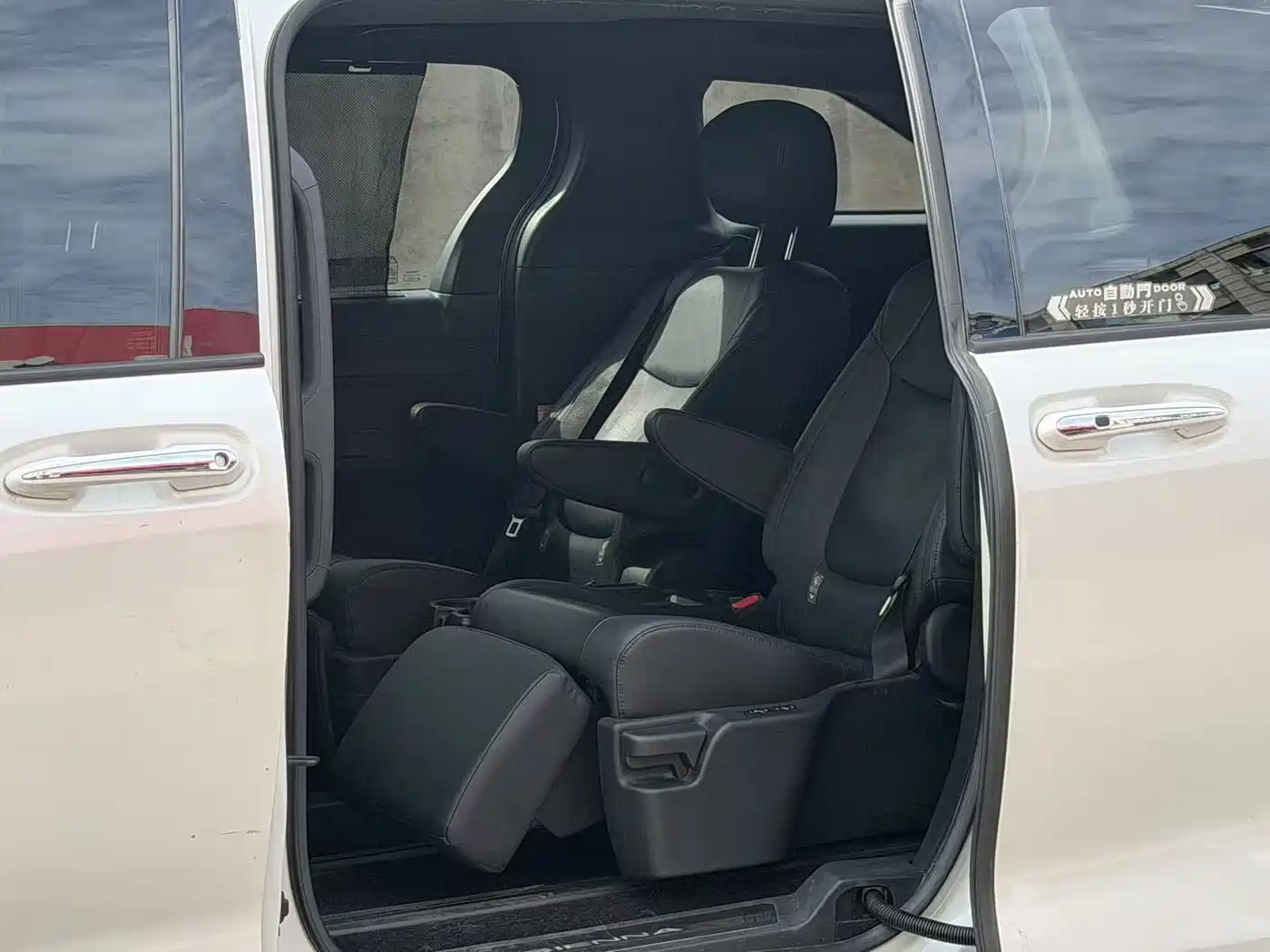 صورة 6 - Toyota Sienna