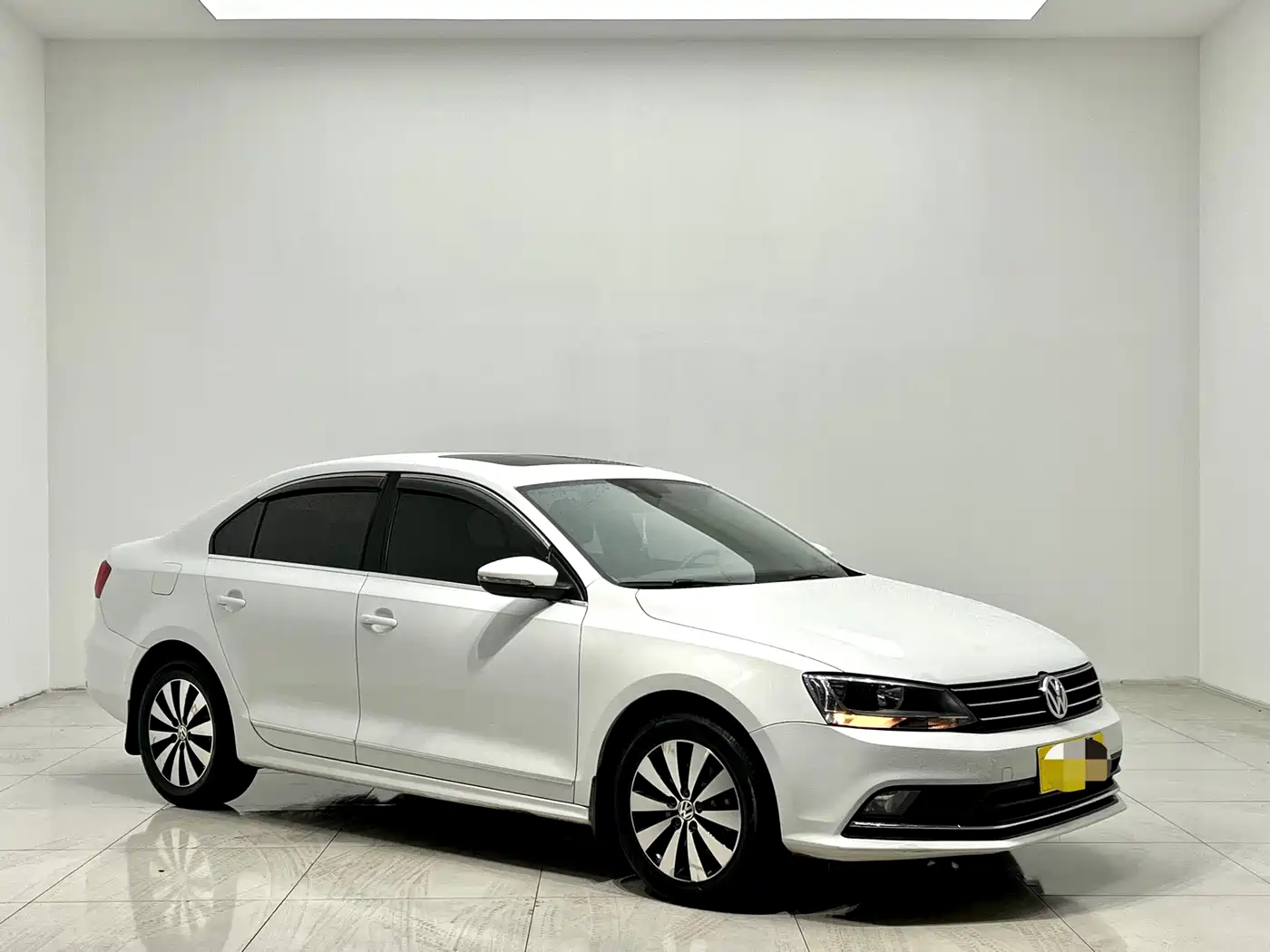 Volkswagen Sagitar 2018 1.6L Automatic Comfort фото 3
