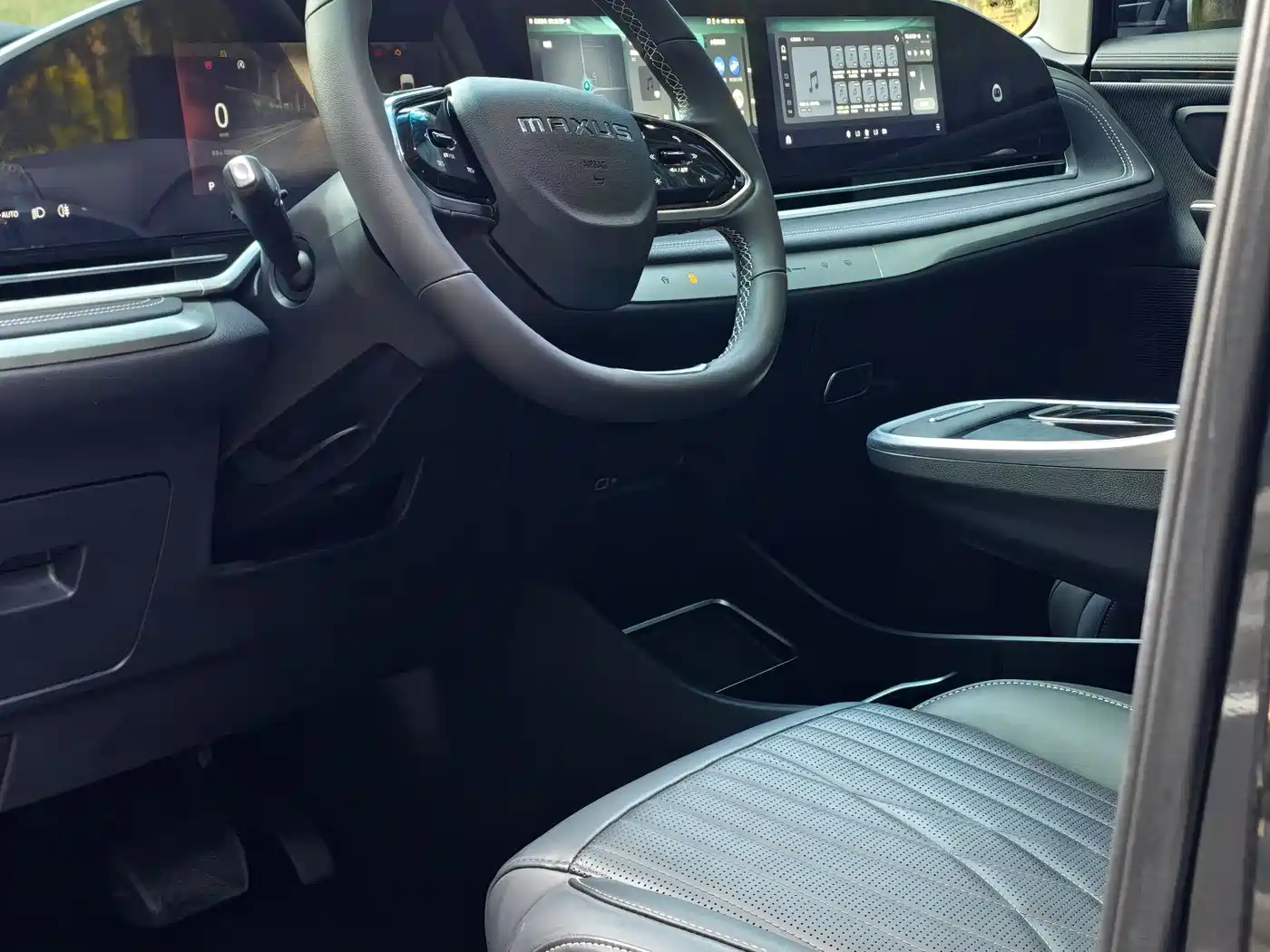 SAIC Maxus Maxus G90 2023 2.0T Interstellar 7-seater фото 5