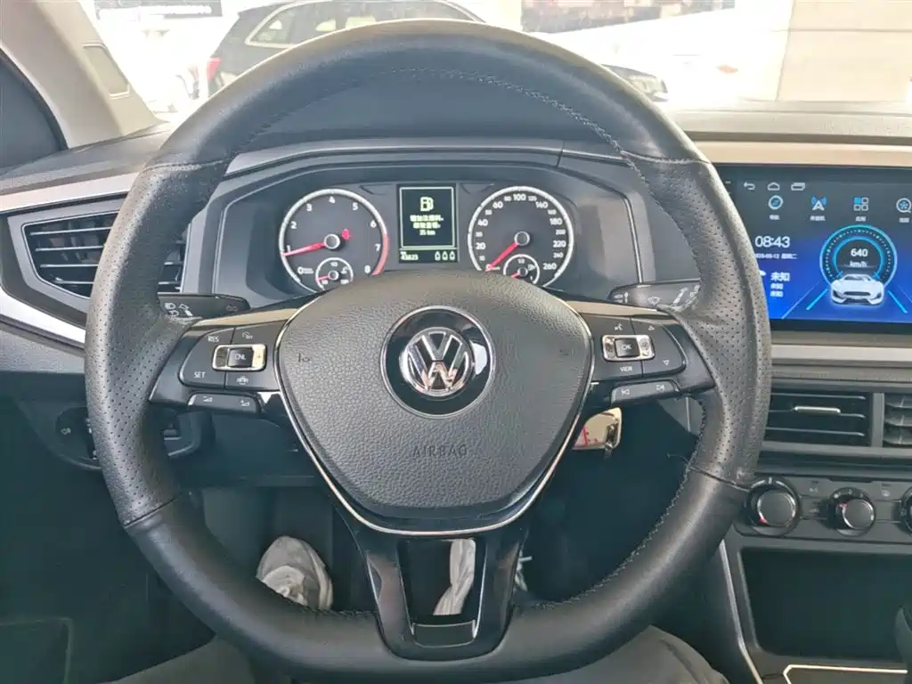 Volkswagen Polo 2019 Plus 1.5L Automatic Panorama Enjoyment Edition фото 11