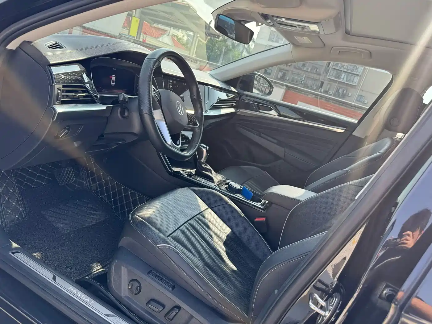 Volkswagen Passat 2022 330TSI Luxury Edition фото 7