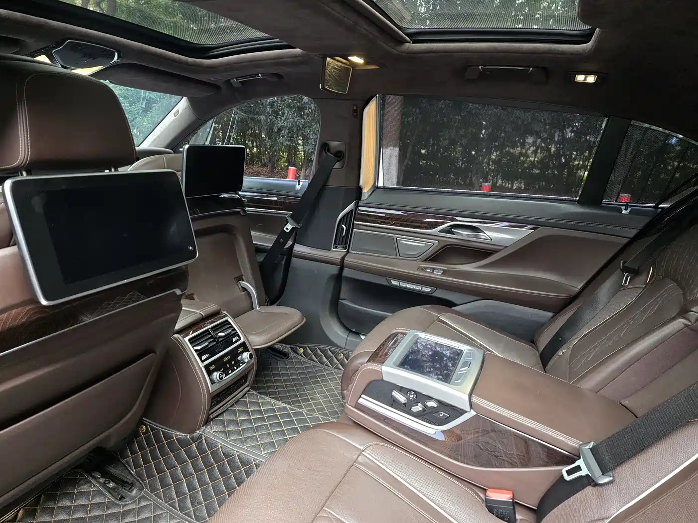 BMW 7 Series 2017 740Li xDrive Luxury Edition фото 13