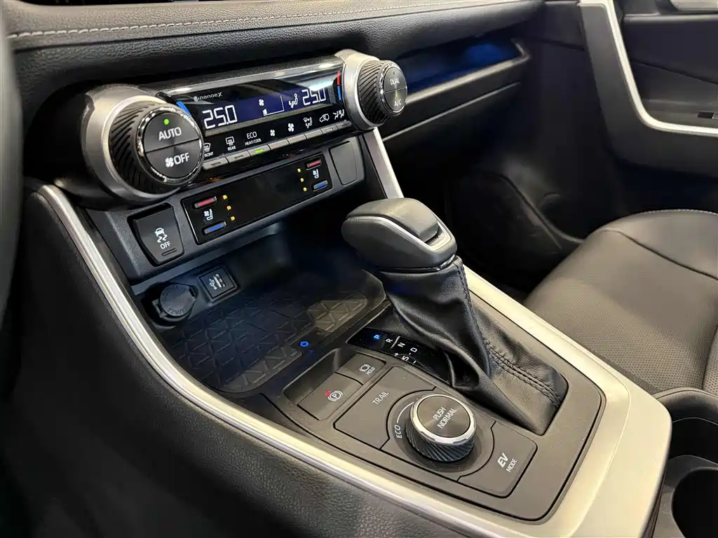 Toyota Wildlander 2023 Hybrid 2.5L E-CVT AWD Premium Edition фото 19