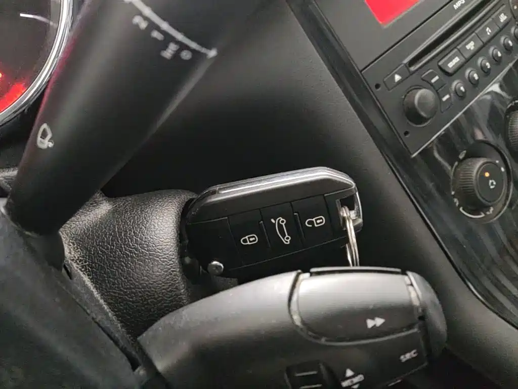 Peugeot 3008 2015 2.0L Automatic Classic Edition фото 9