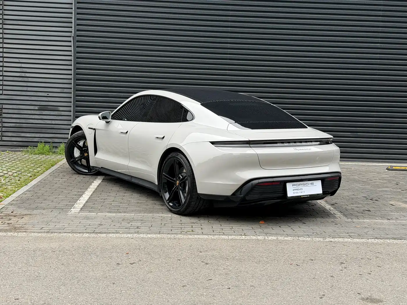 PORSCHE TAYCAN