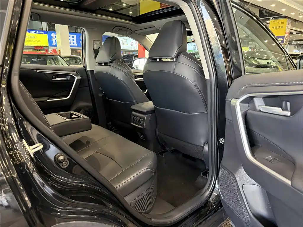 Toyota Wildlander 2023 Hybrid 2.5L E-CVT AWD Premium Edition фото 7