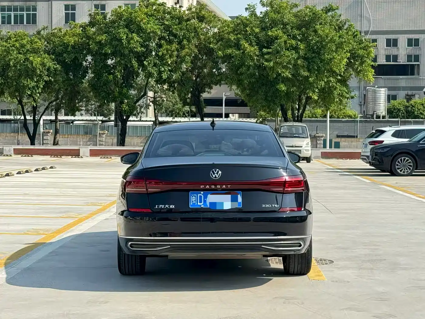 Volkswagen Passat 2022 330TSI Luxury Edition фото 5