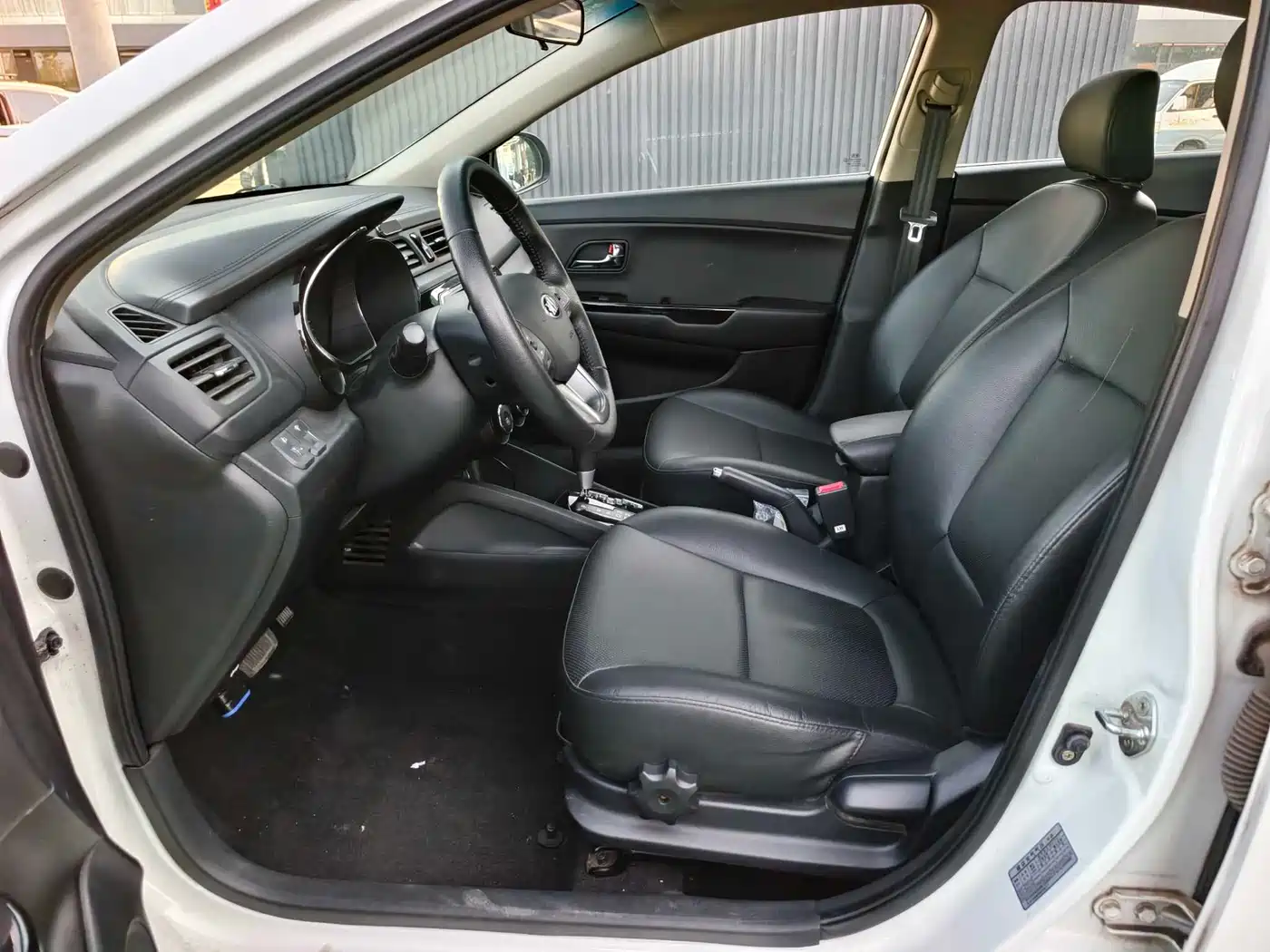Kia K2 2012 Sedan 1.6L AT Premium ECO Commemorative Edition фото 6