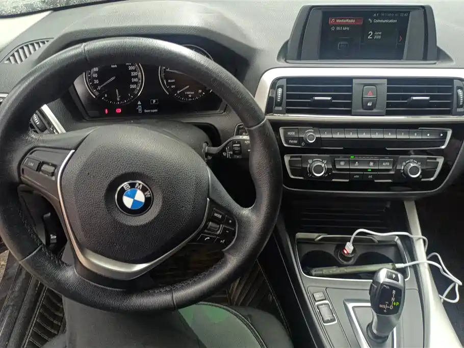 BMW 1 Series (Import) 2018 118i Leading фото 12