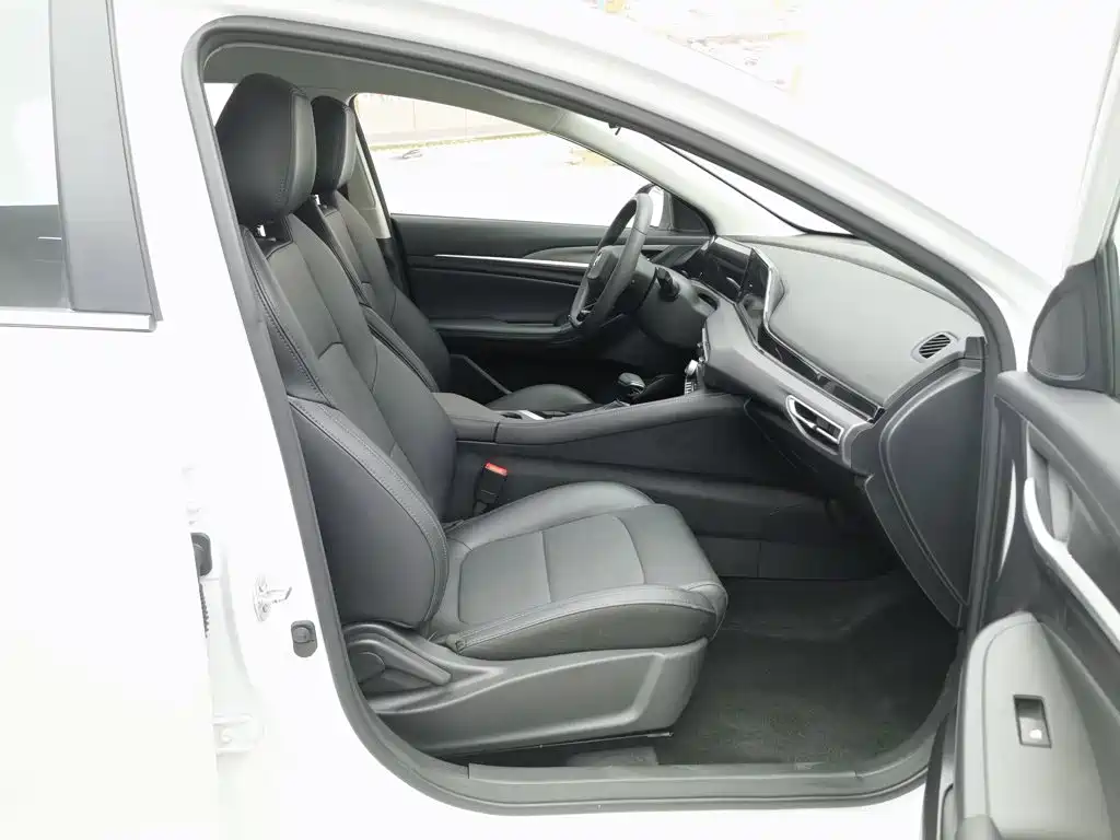 Фото 23 - Changan Eado