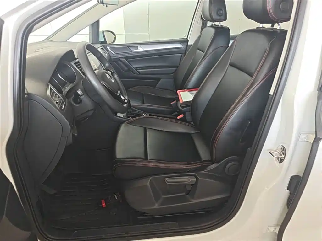 Volkswagen Golf Sportsvan 2016 1.6L Automatic Comfort фото 15