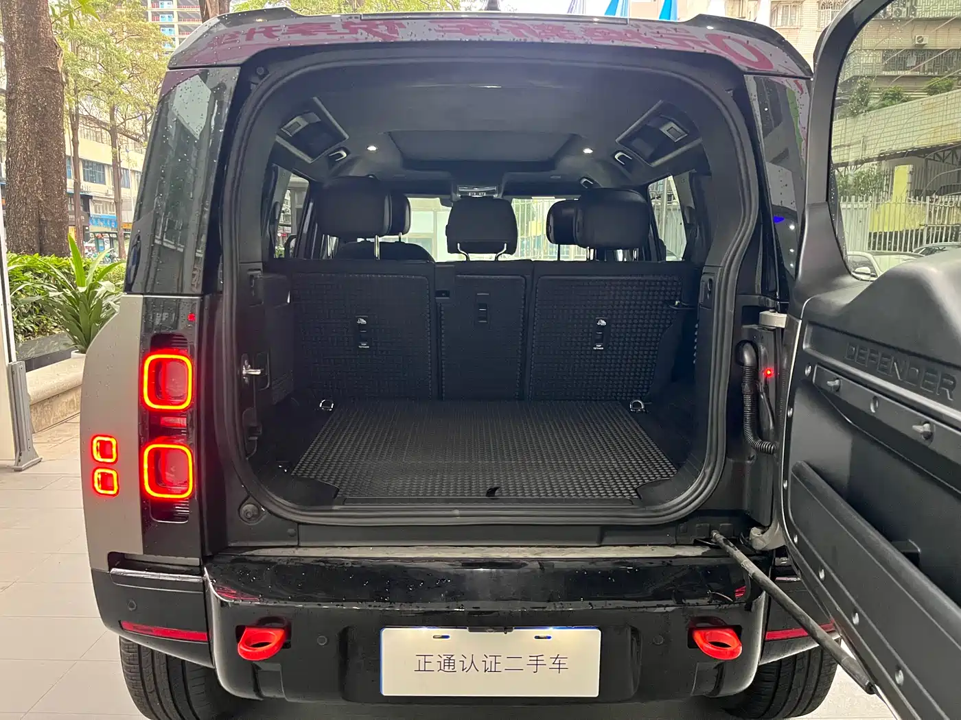 Land Rover Defender 2025 110 3.0T P400 X фото 6