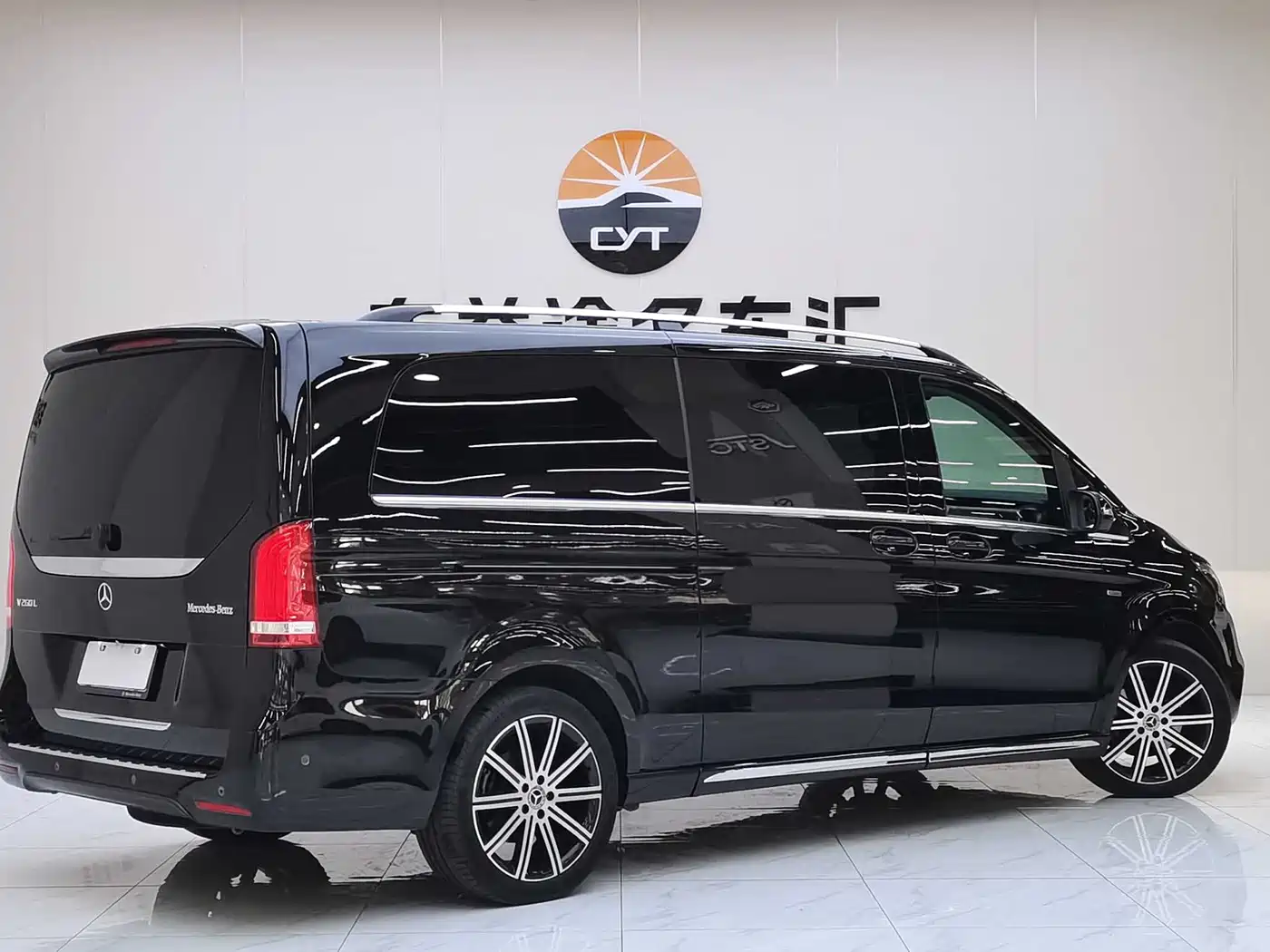 Mercedes-Benz V-Class 2022 V 260 L Long Wheelbase Luxury Edition фото 5