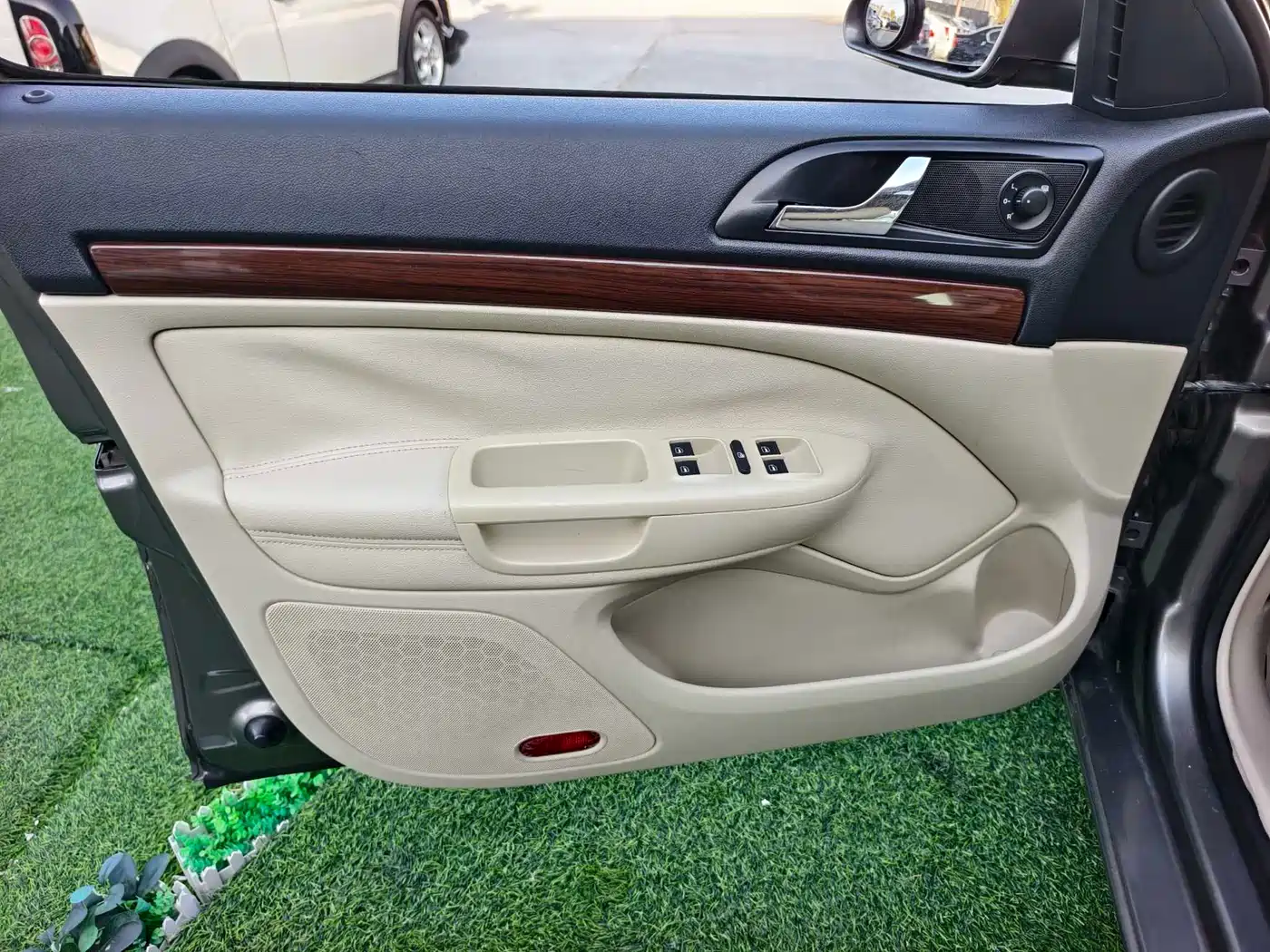 Škoda Octavia 2010 Model 2.0L Automatic Elegance Edition фото 8