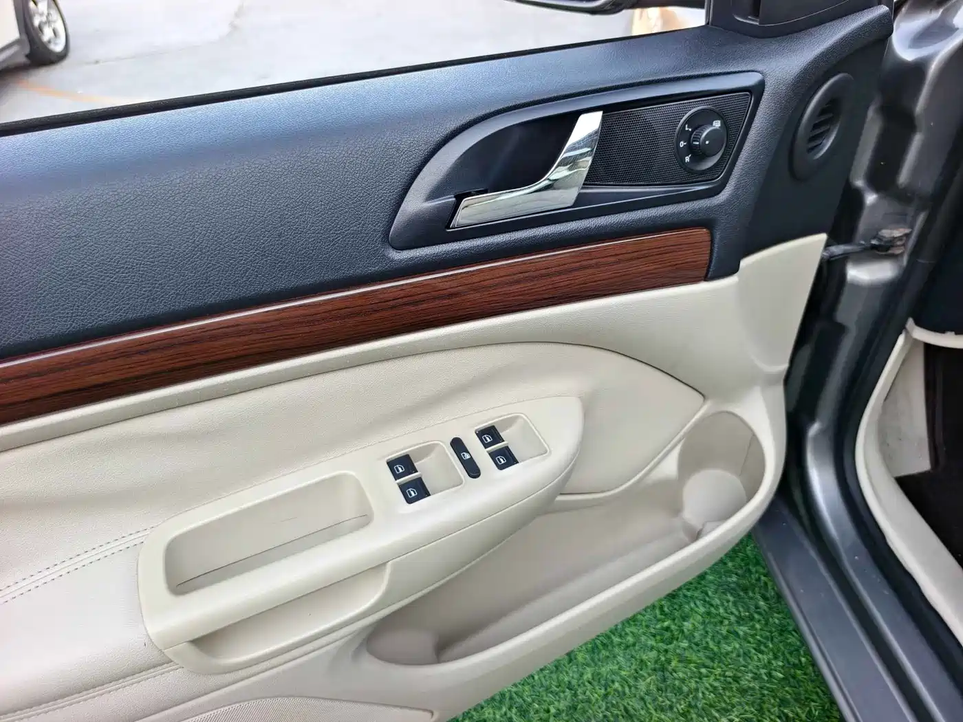 Škoda Octavia 2010 Model 2.0L Automatic Elegance Edition фото 11