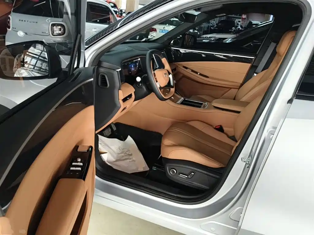 Geely Galaxy Galaxy L7 2025 EM-i 115km Explorer+ Edition фото 16