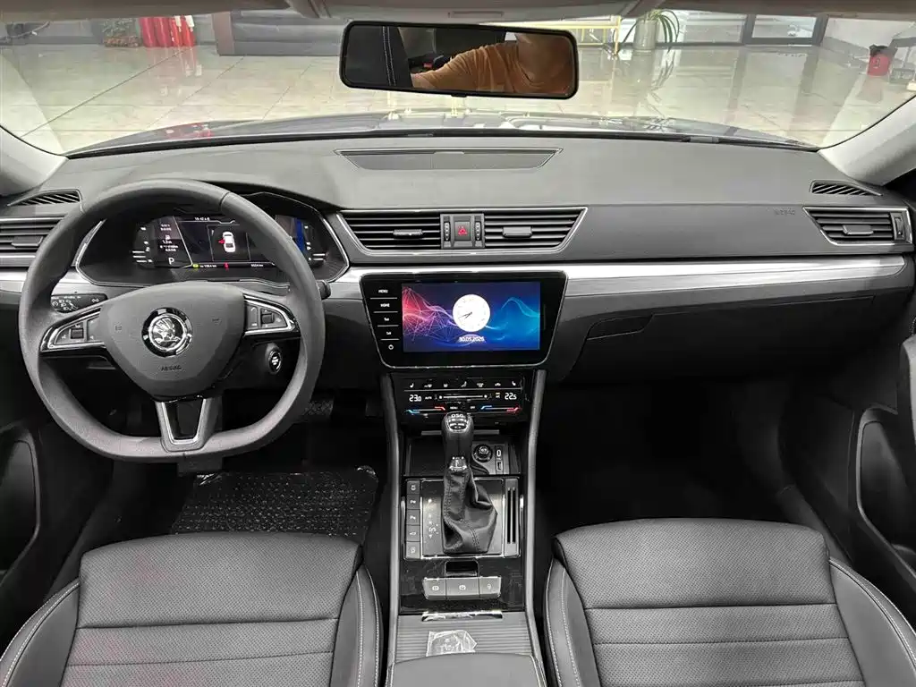 Škoda Superb 2024 TSI280 DSG Premium Edition фото 2