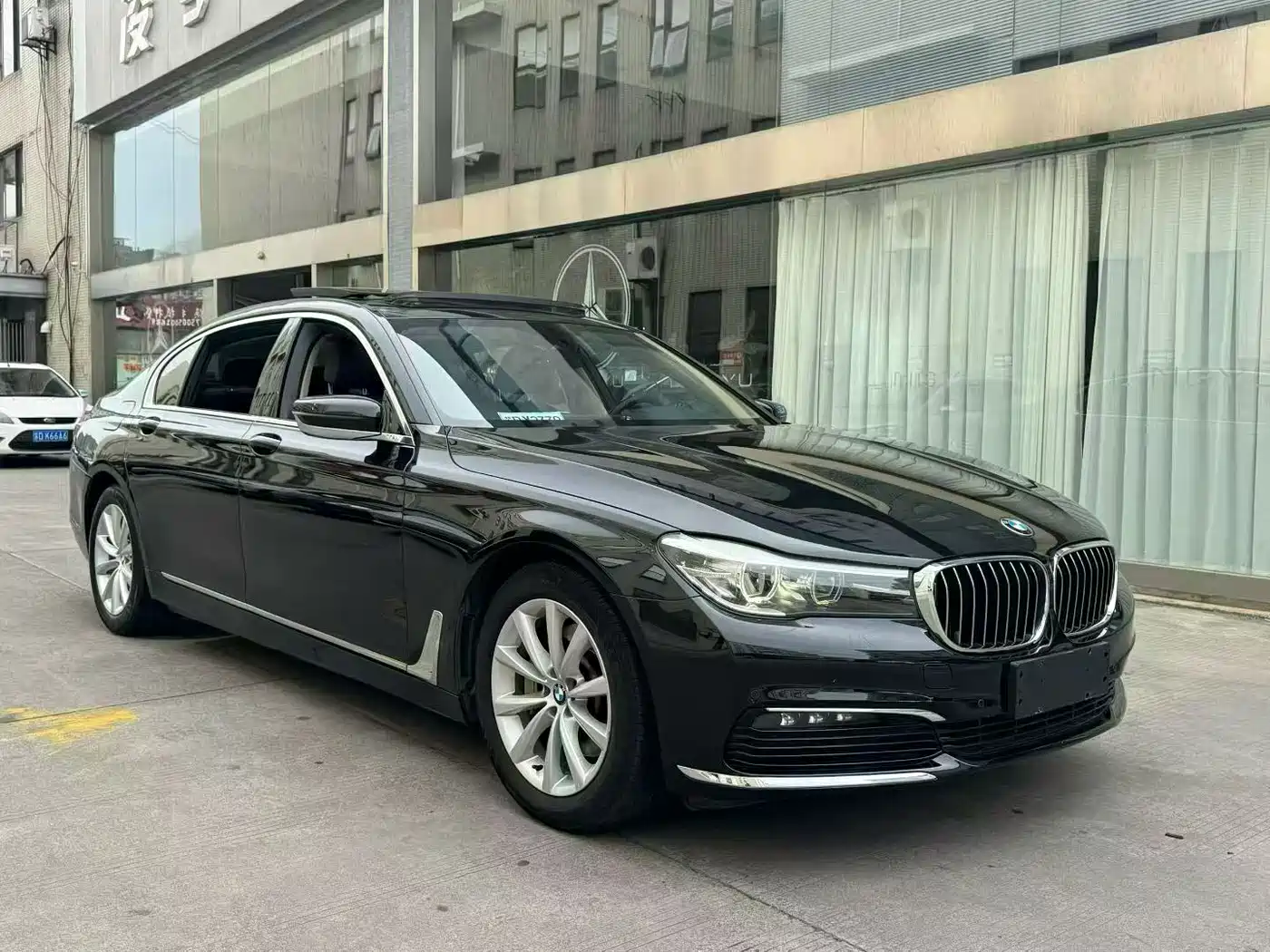 BMW 7 Series 2016 730Li Leading фото 3